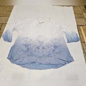 Avenue Women's  Top. 22/24